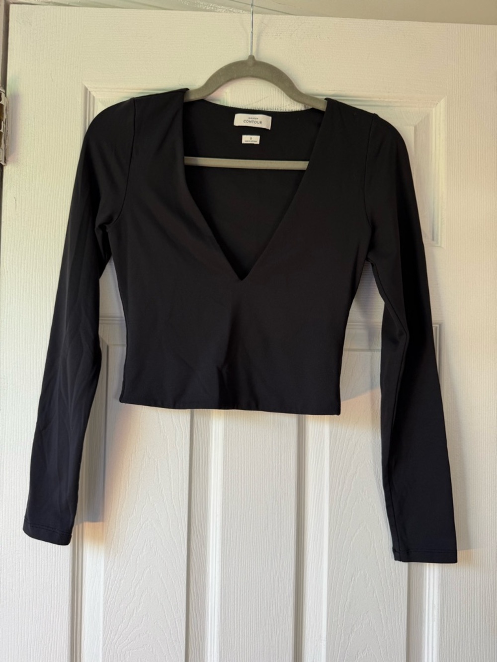 Babaton by Aritzia Contour Black Deep V Crop Long Sleeve Top Size Small